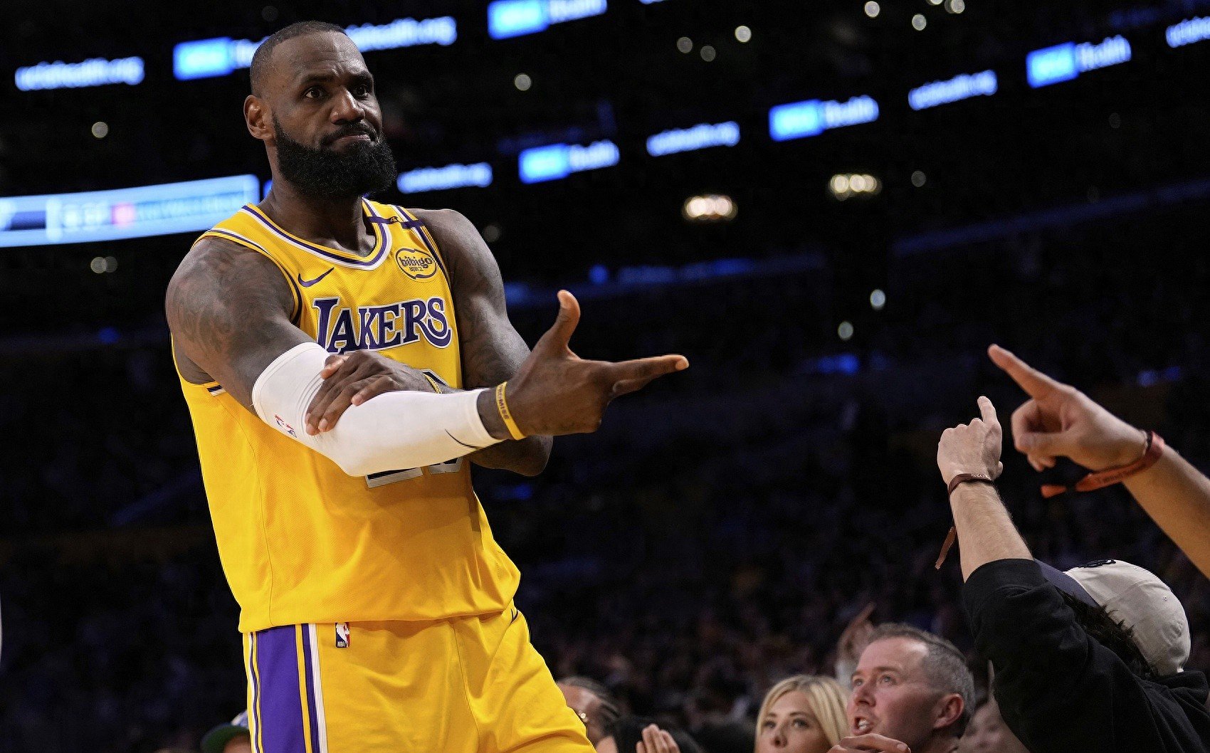 nba篮球视频直播吧_(nba篮球视频现场直播)