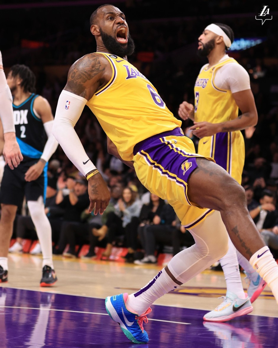 湖人微博全场回放_(湖人官方微博 新闻)  第1张