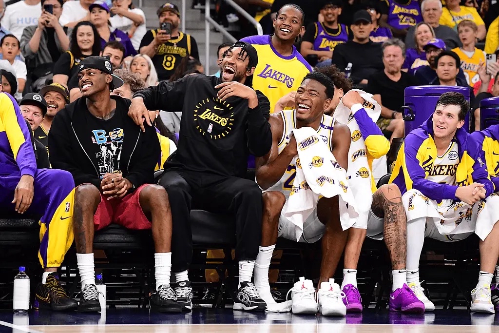 关于NBA杯湖人客场118-104轻取鹈鹕里夫斯31分东契奇24+7+12的信息  第1张