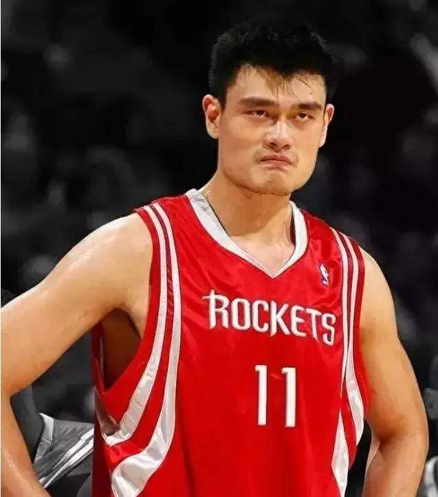 霍华德此前表示，姚明太难防了，但文班会被我撞飞的简单介绍