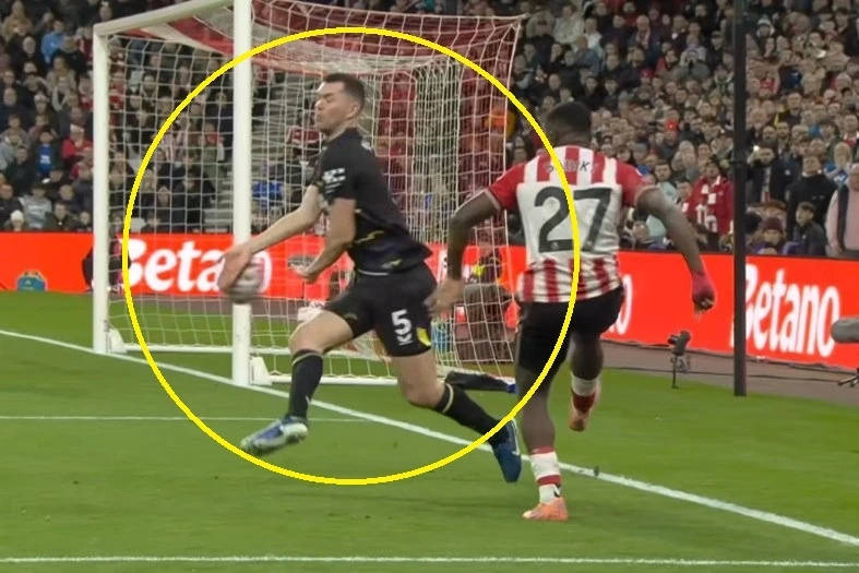 关于VAR检查认为基恩手臂处于合理位置不构成点球判罚的信息