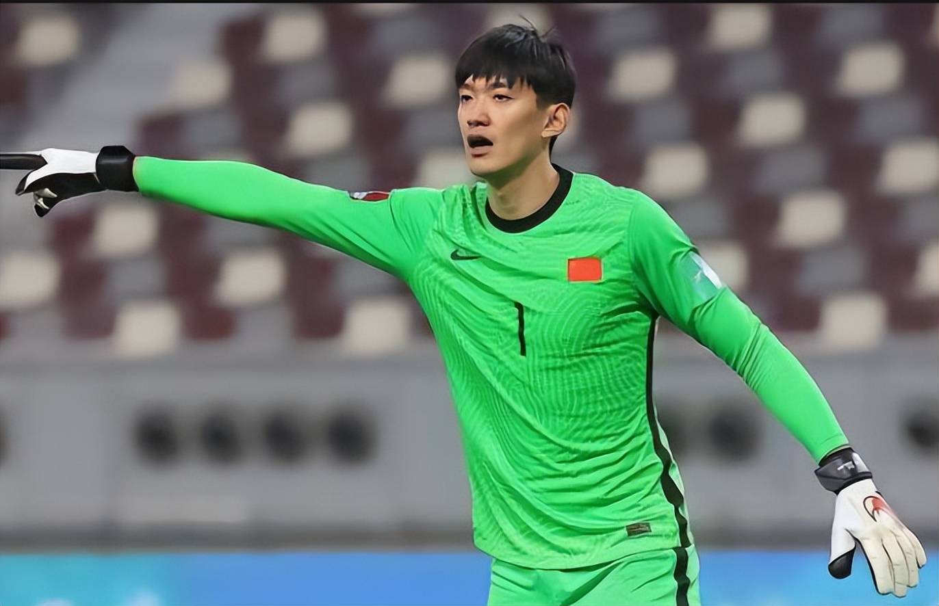 南通门将15岁时就立志当国足门将蔡天龙的偶像是中国球队中的颜骏凌的简单介绍  第2张