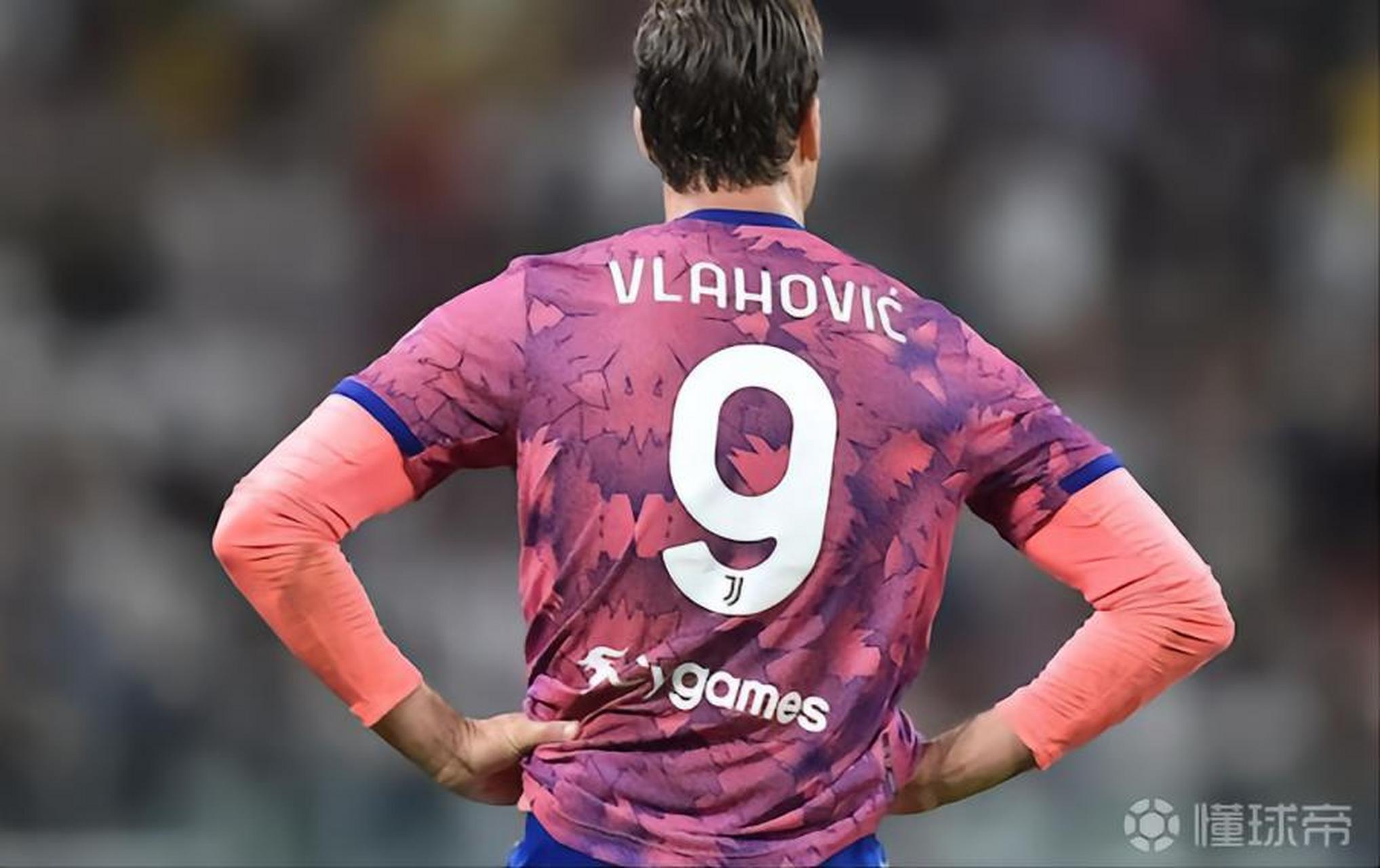 尤文图斯考虑弗拉霍维奇换桑乔两名球员合同都在2026年到期的简单介绍