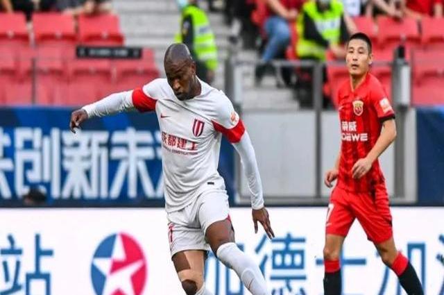 关于中超深圳新鹏城1-2武汉三镇帕拉西奥斯造点+破门图多列点射建功的信息  第2张