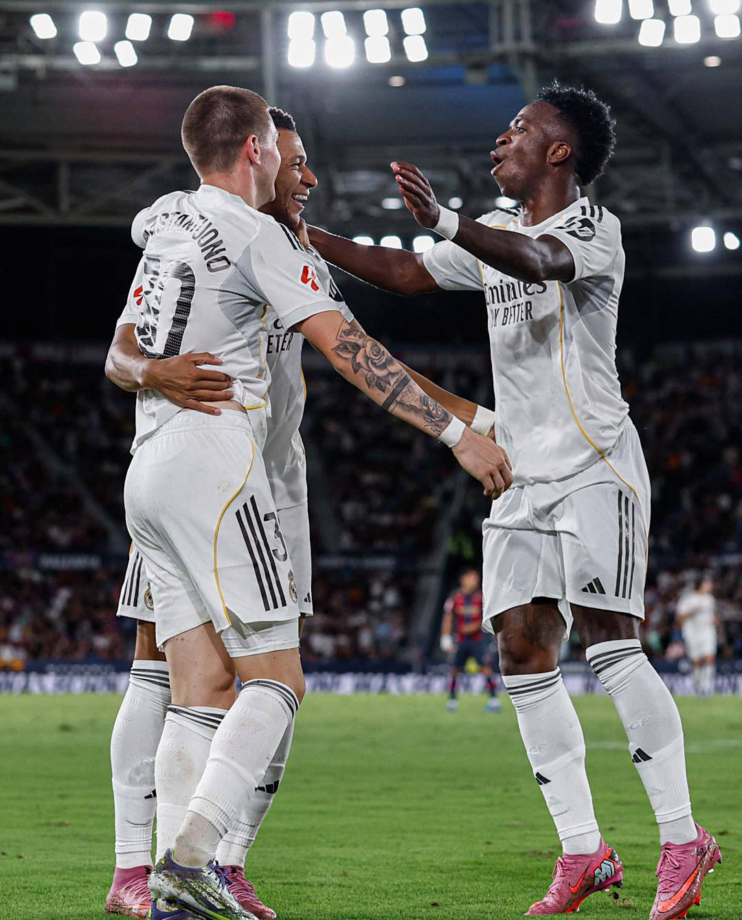 包含曝皇马有意科纳特和萨利巴已经关注相当长时间的词条  第1张