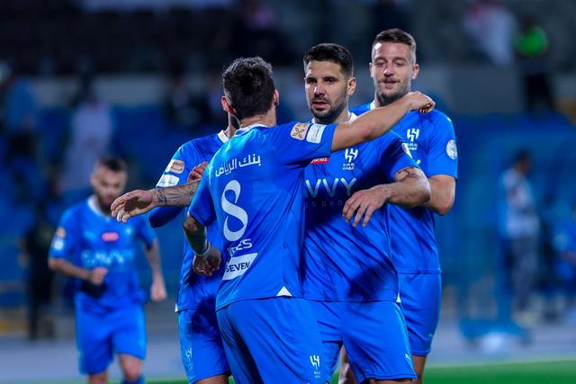 关于利雅得新月球员“炮轰”裁判本场多次出现争议判罚的信息