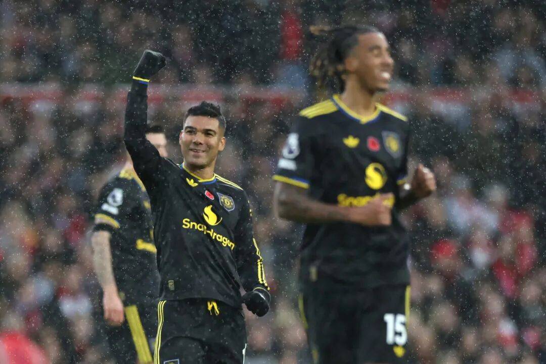 包含曼联有意与卡塞米罗续约球员的高薪可能成为限制的词条  第1张