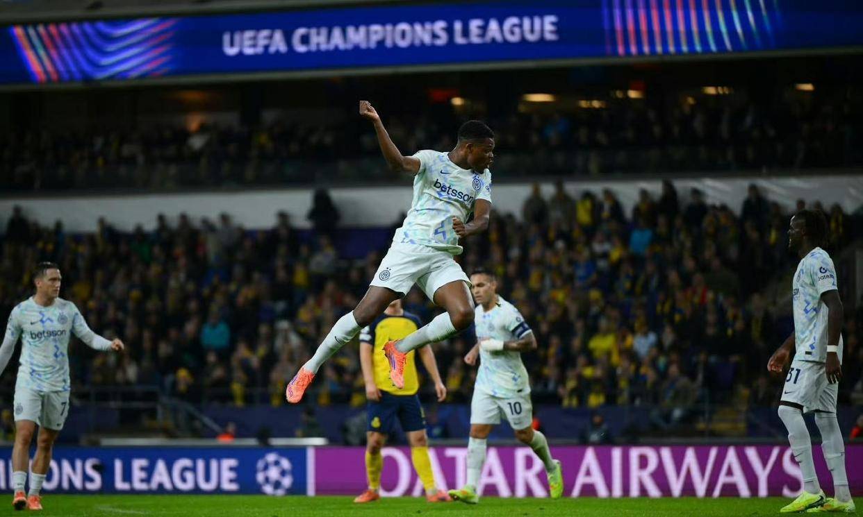 包含巴萨对邓弗里斯的态度认真而邓弗里斯对国米而言是核心球员的词条  第1张