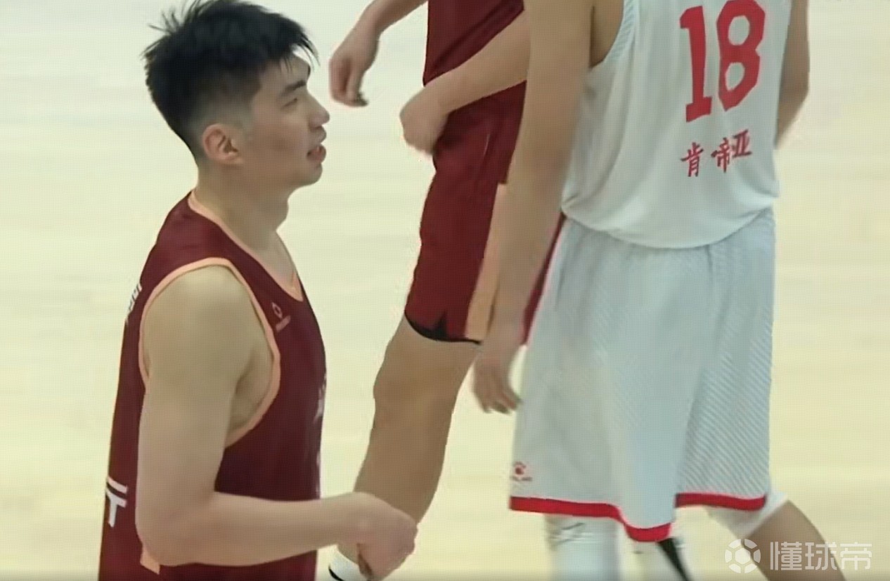 余嘉豪欧洲首秀得7分8板罚球4中1仍需提升的简单介绍 第2张 余嘉豪欧洲首秀得7分8板罚球4中1仍需提升的简单介绍 第2张