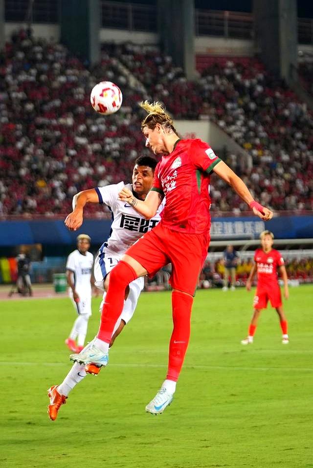 中超河南队1-1梅州客家阿奇姆彭破门莫里斯扳平的简单介绍