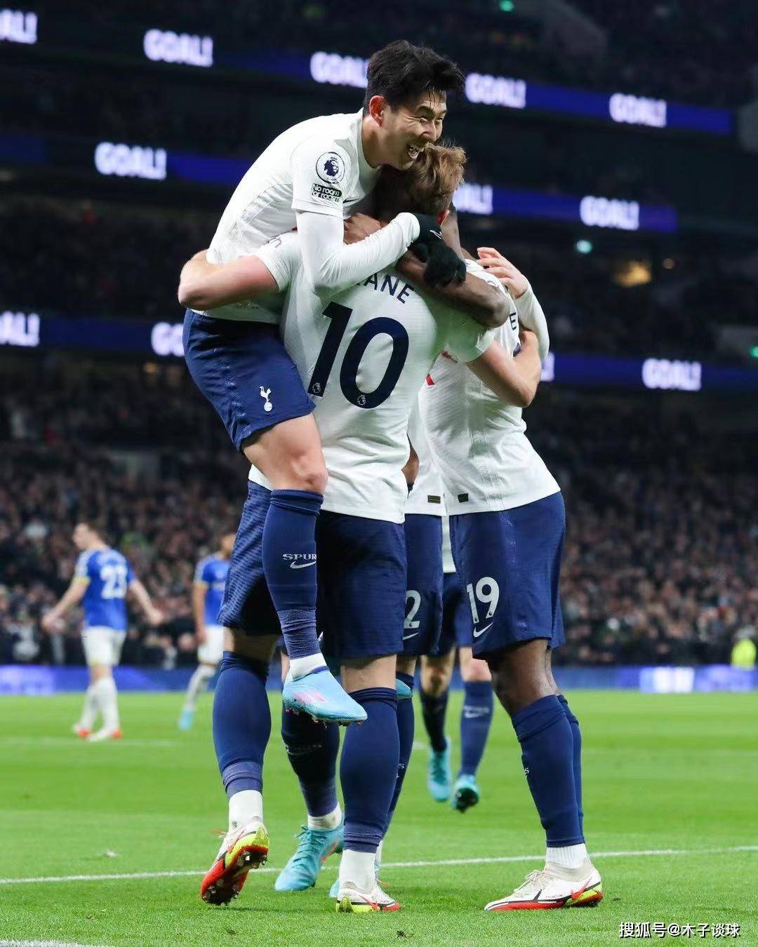 关于伯恩茅斯接触热那亚尝试引进德温特但球员希望加盟国米的信息