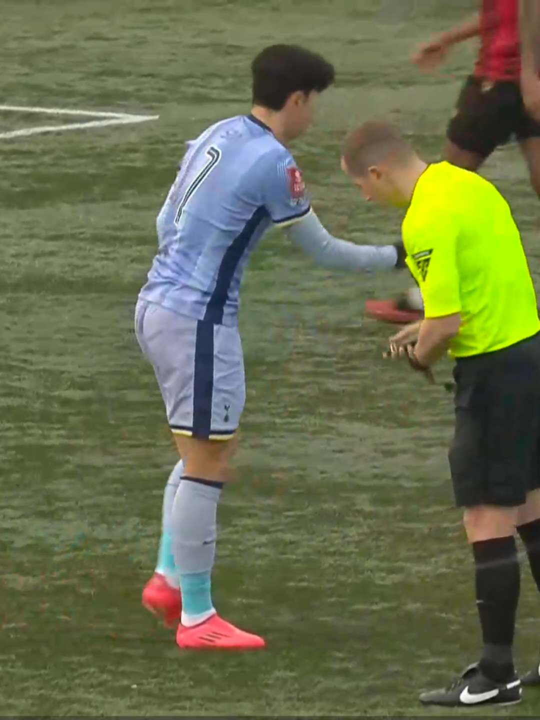 关于热刺有意罗宾逊球队希望补强边后卫位置的信息  第1张