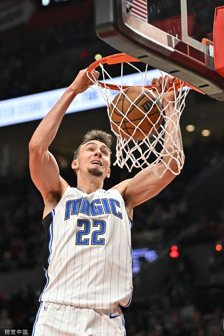 包含小瓦格纳回应身着哥哥球衣领奖称他是球队的一部分的词条  第1张