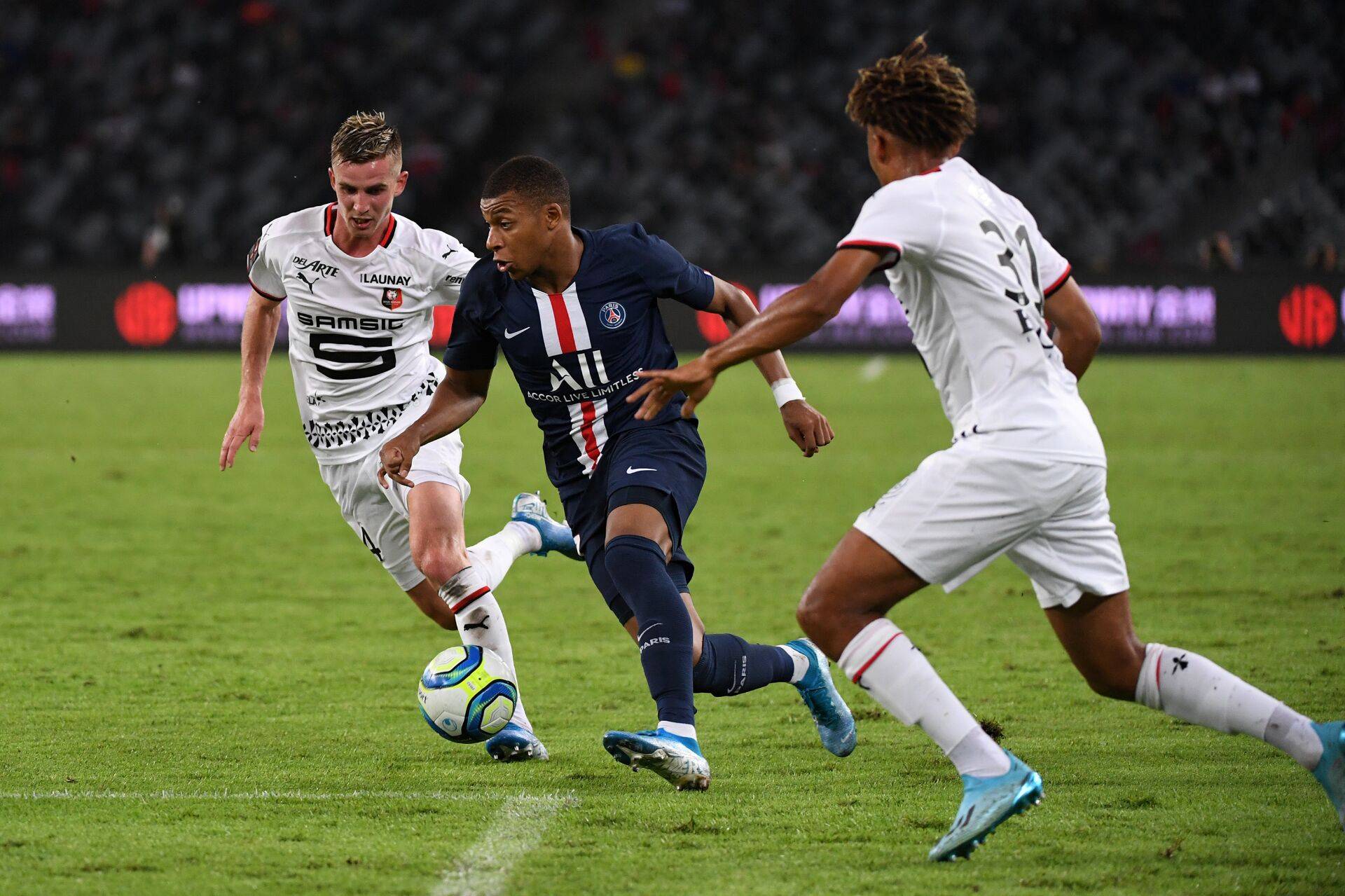 包含法甲女：圣埃蒂安女足VS巴黎圣日耳曼女足的词条