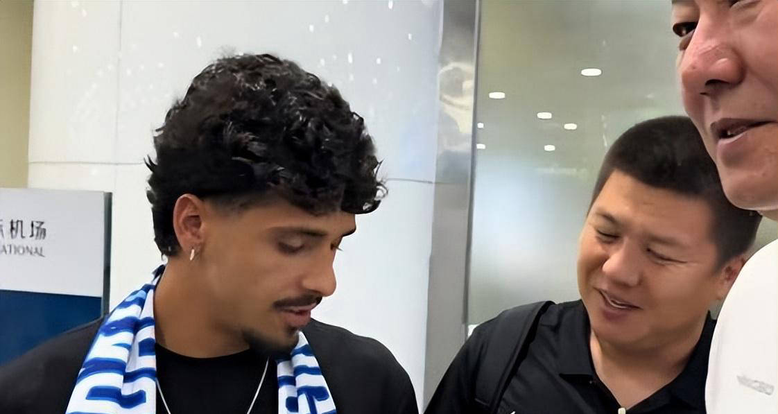 大连英博新援佩尼亚社媒晒照球员刚完成签约的简单介绍  第2张