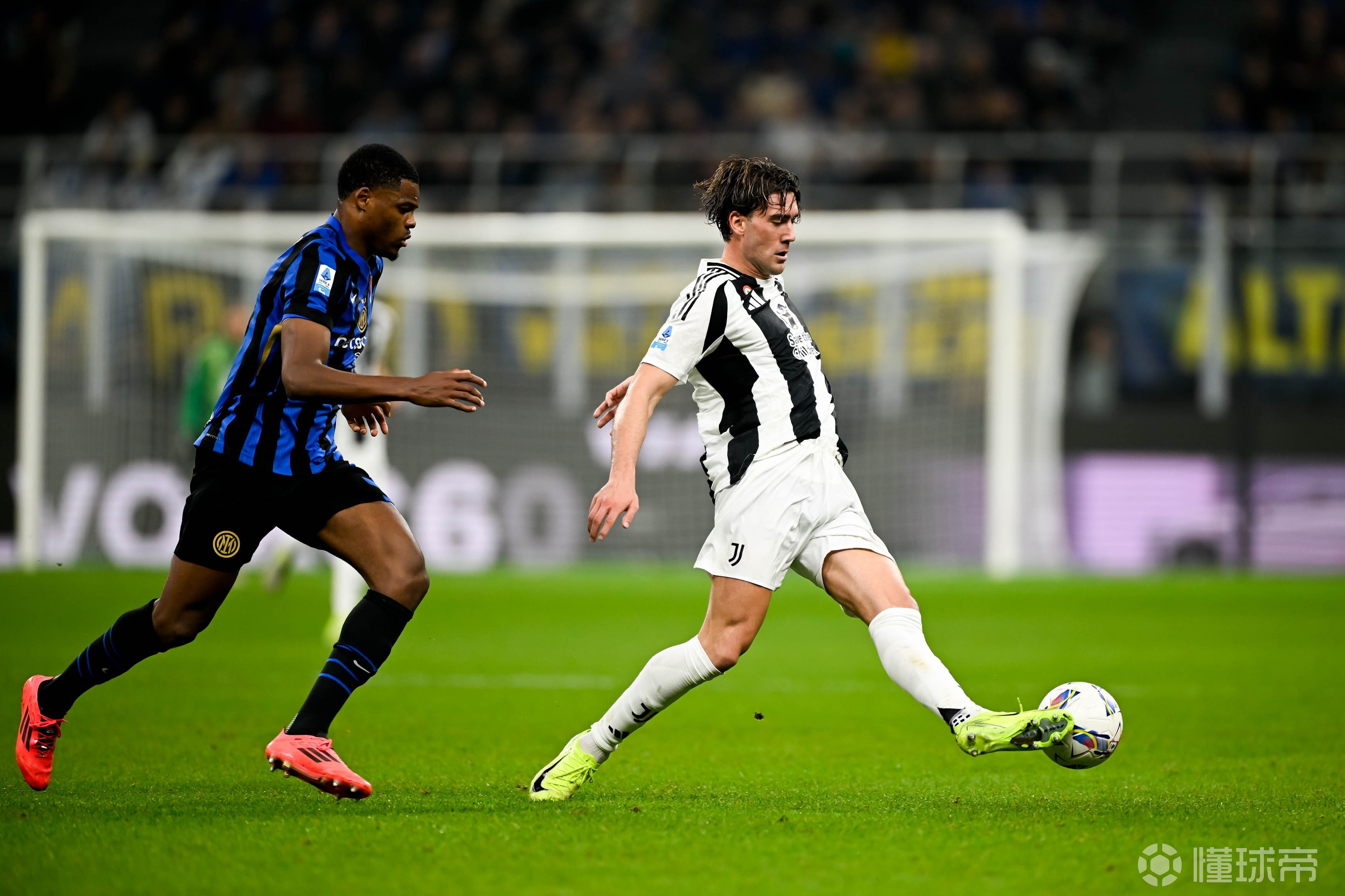 尤文找维阿替代者阿尔诺-马丁内斯等多名球员成为目标的简单介绍  第1张