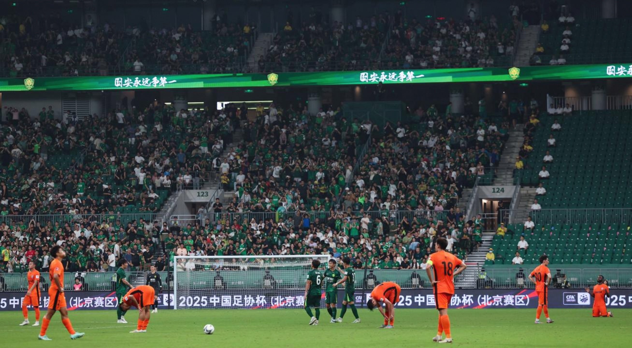足协杯北京国安6-4淘汰青岛西海岸晋级足协杯四强的简单介绍