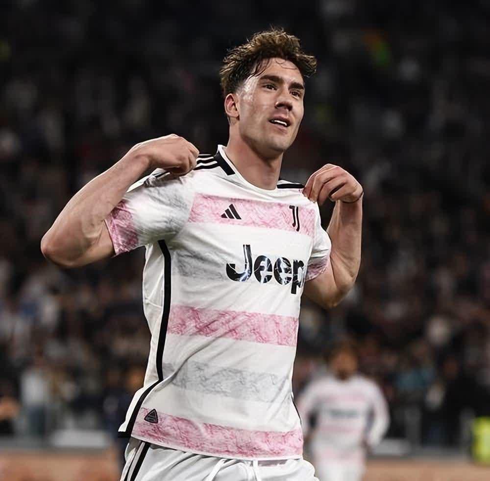 关于麦肯尼与尤文图斯续约陷入停滞球员可能离开斑马军团的信息  第1张