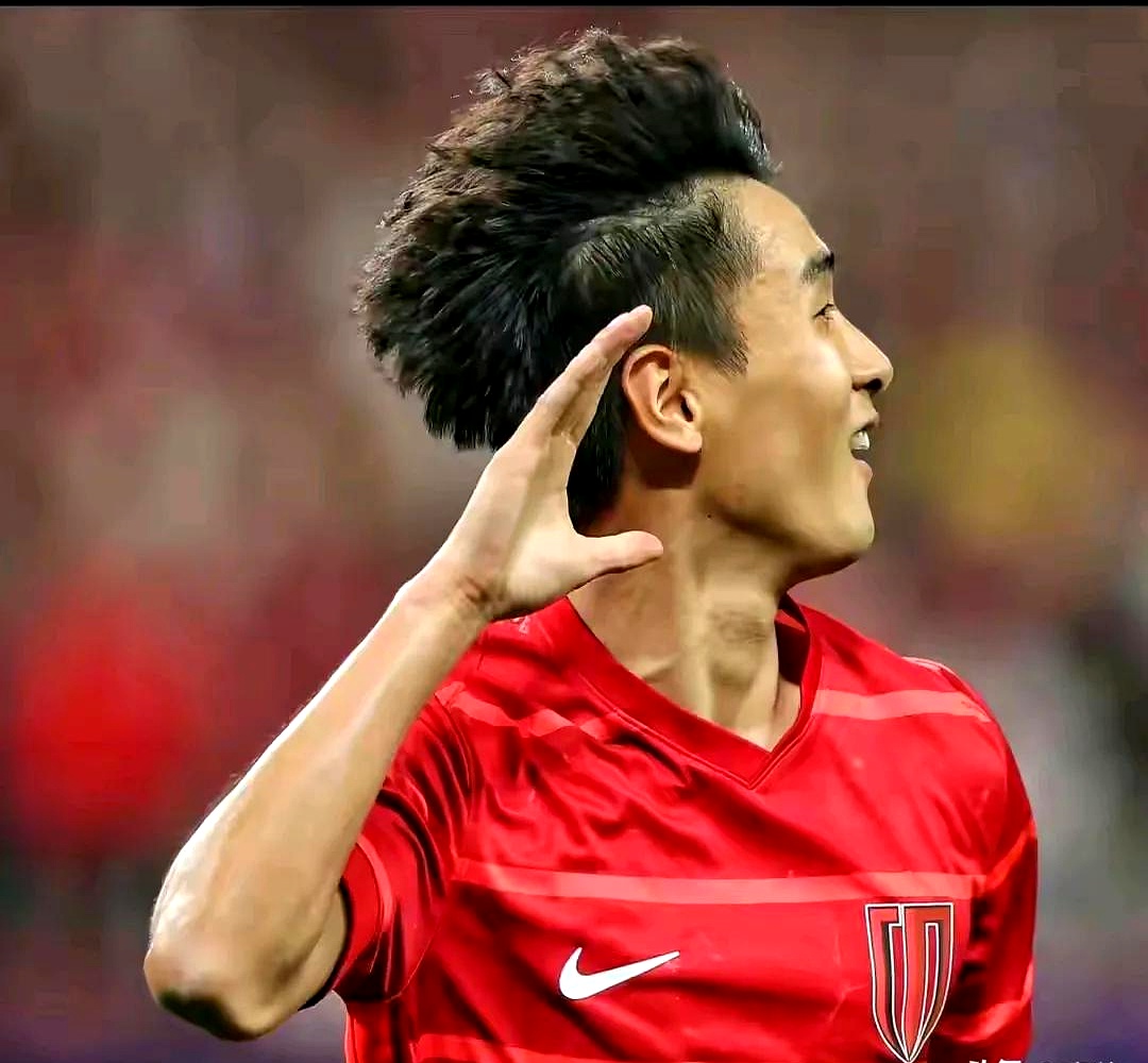 成都蓉城社媒赛后被刷屏球迷要求声援韦世豪的简单介绍  第1张