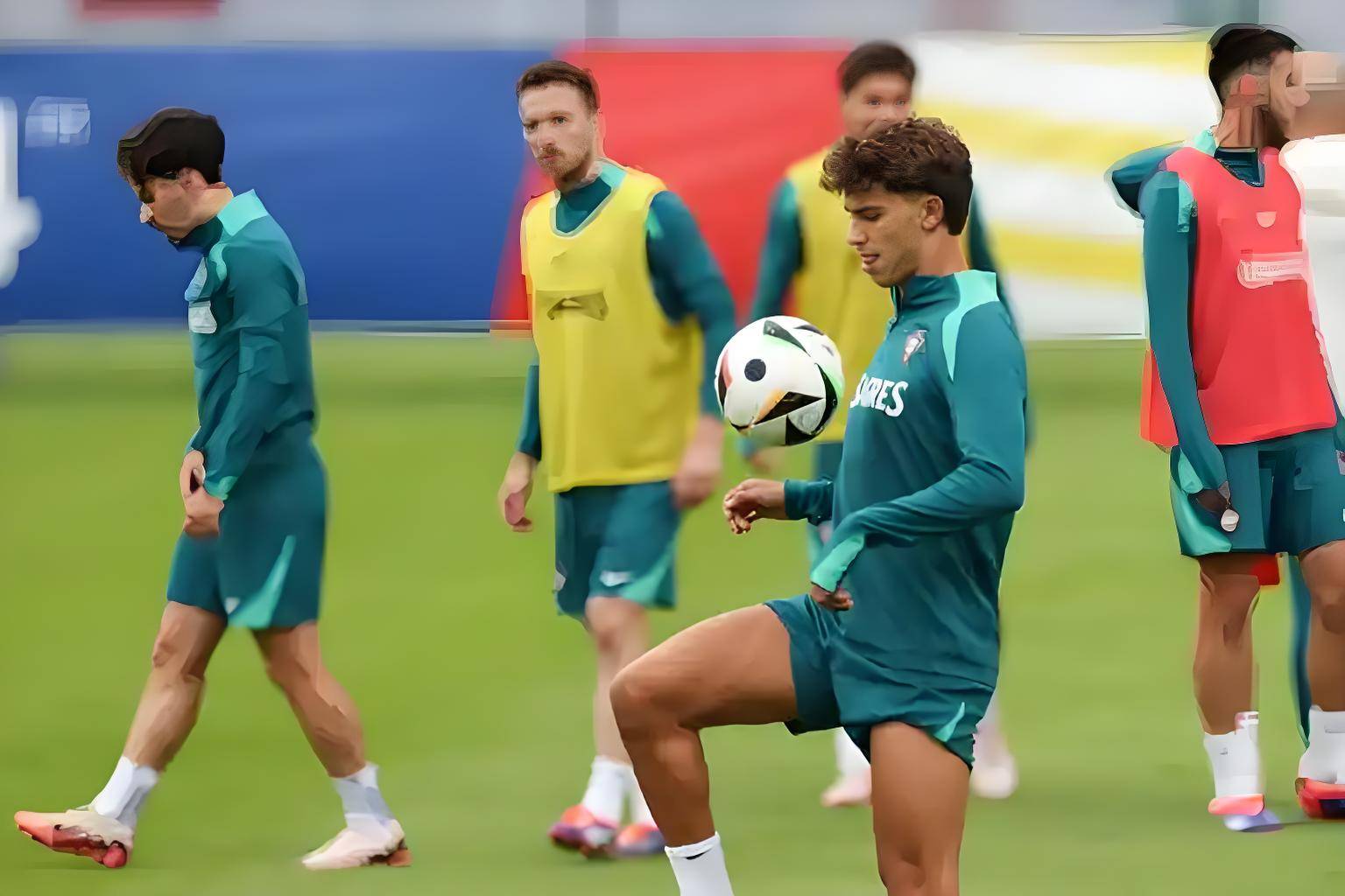 世预赛：葡萄牙队备战葡萄牙客战匈牙利的简单介绍