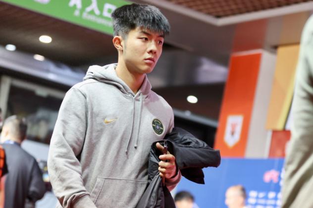 浙江队王钰栋伤情赛后被送往医院检查的简单介绍  第2张