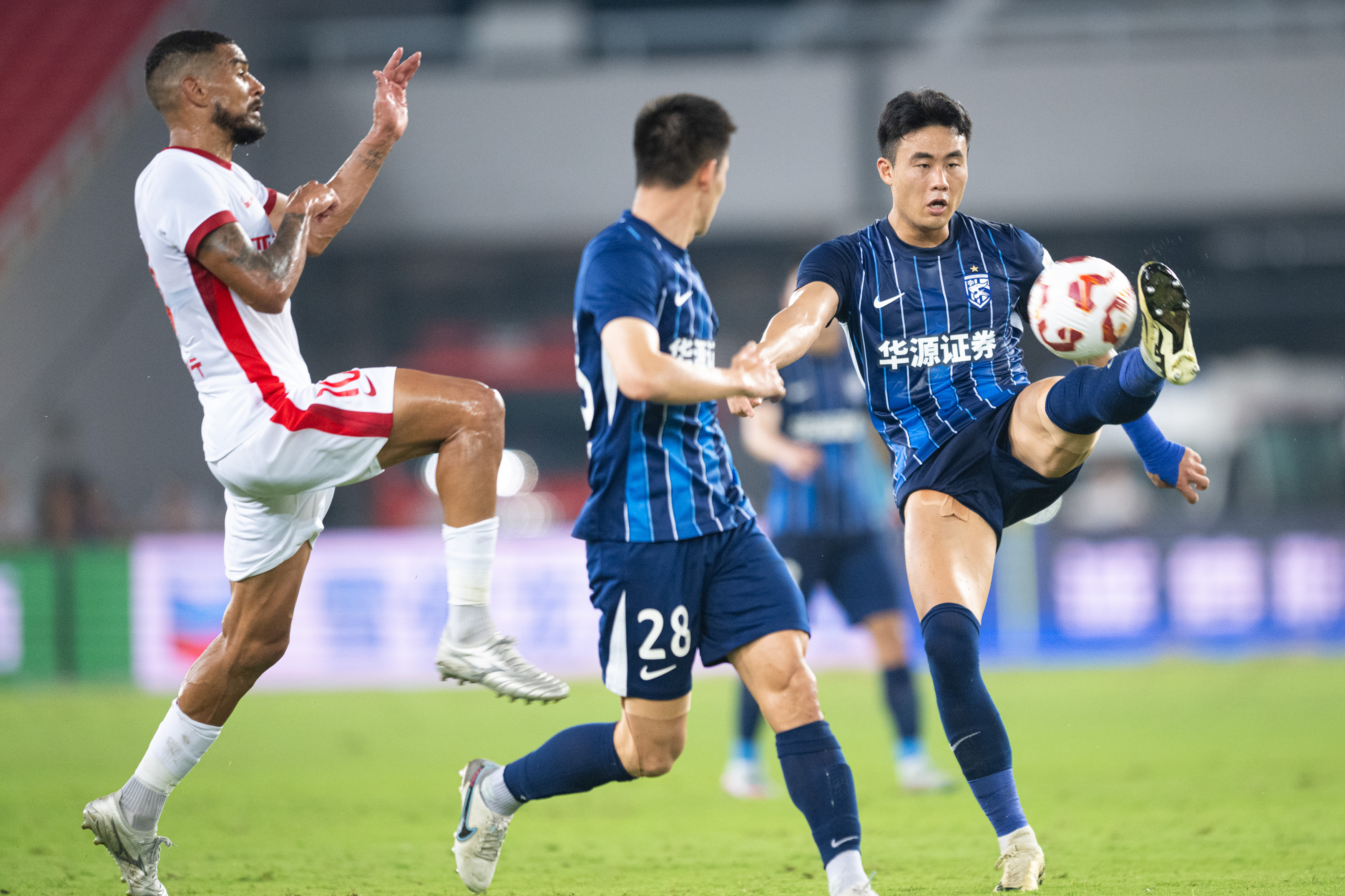 中超河南队vs长春亚泰前瞻分析两队处于积分榜下半区的简单介绍