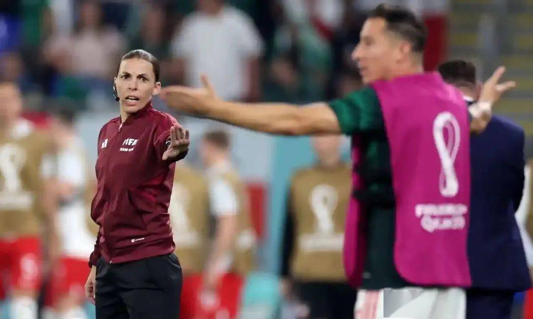 墨西哥女裁判遭死亡威胁国际足联发声谴责的简单介绍  第1张