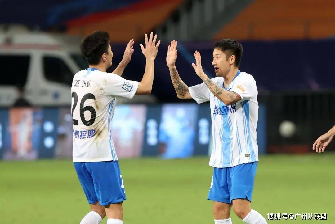 前泰达球员荣昊公开致歉因涂黑泰达队徽的简单介绍