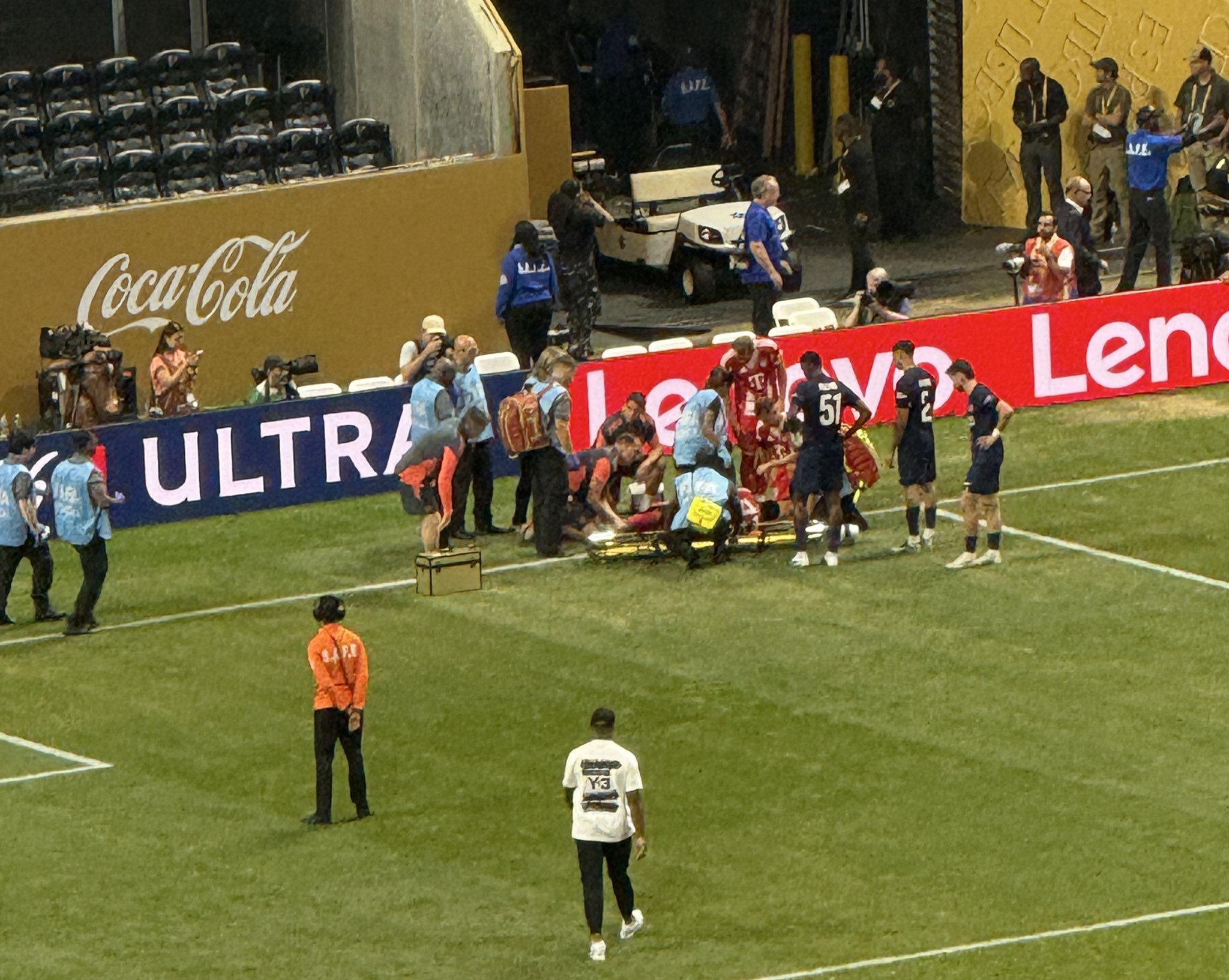 包含西蒙尼抱怨世俱杯裁判场上频繁出现争议判罚的词条  第2张