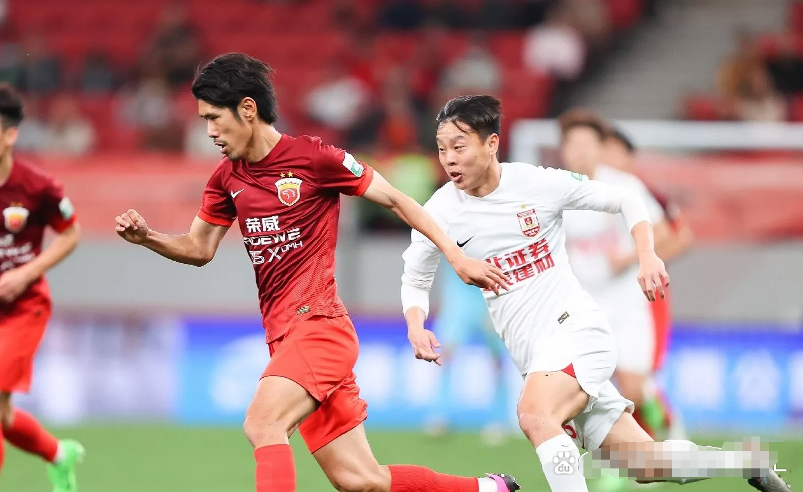 中超浙江队2-2山东泰山克雷桑、卡列洛破门黄政宇建功的简单介绍