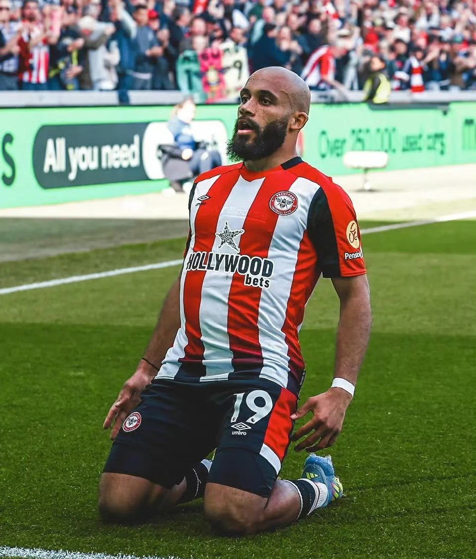 关于曼联接触姆贝乌莫球员本赛季展现优秀进球状态的信息