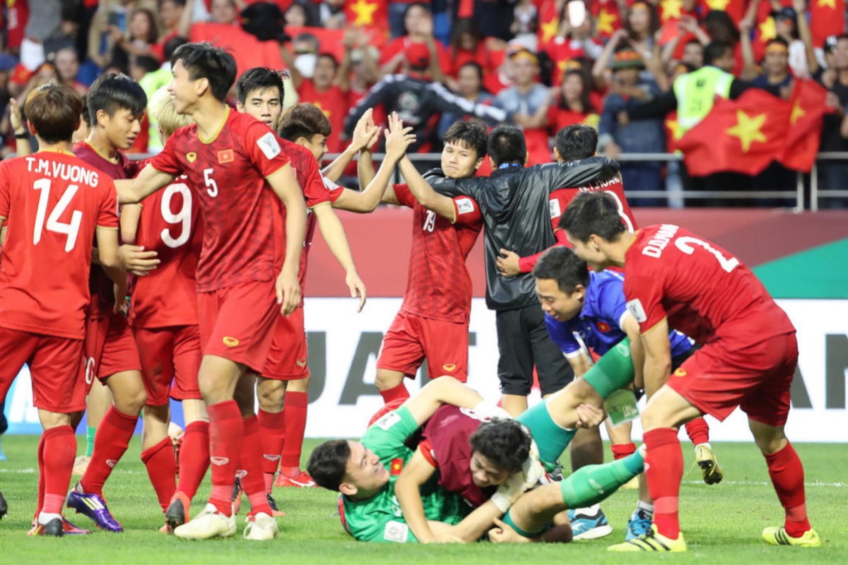 包含中国U23男足第6次晋级U23亚洲杯正赛此前从未小组出线的词条