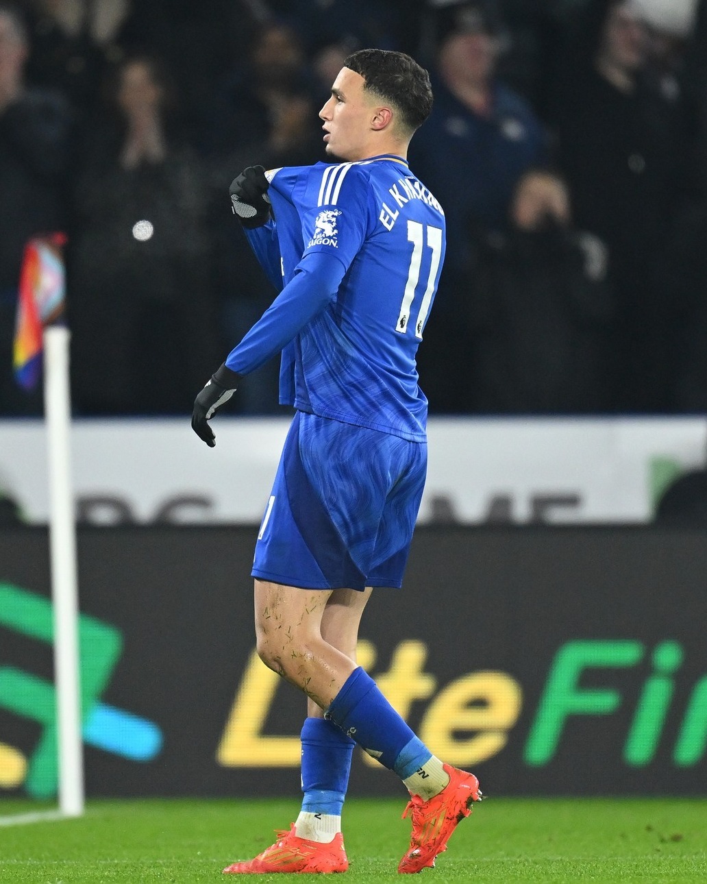 包含莱斯特城官宣范尼下课将在新赛季开始之前任命新主帅的词条