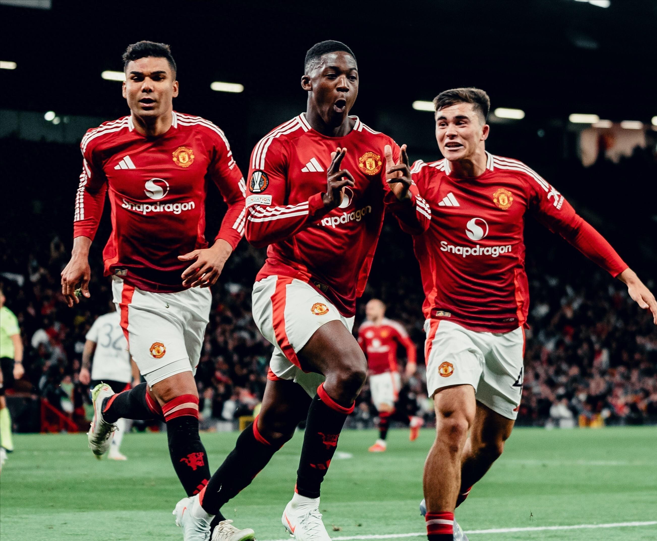 包含英超曼联4-2布莱顿姆伯莫双响库尼亚打入曼联处子球的词条