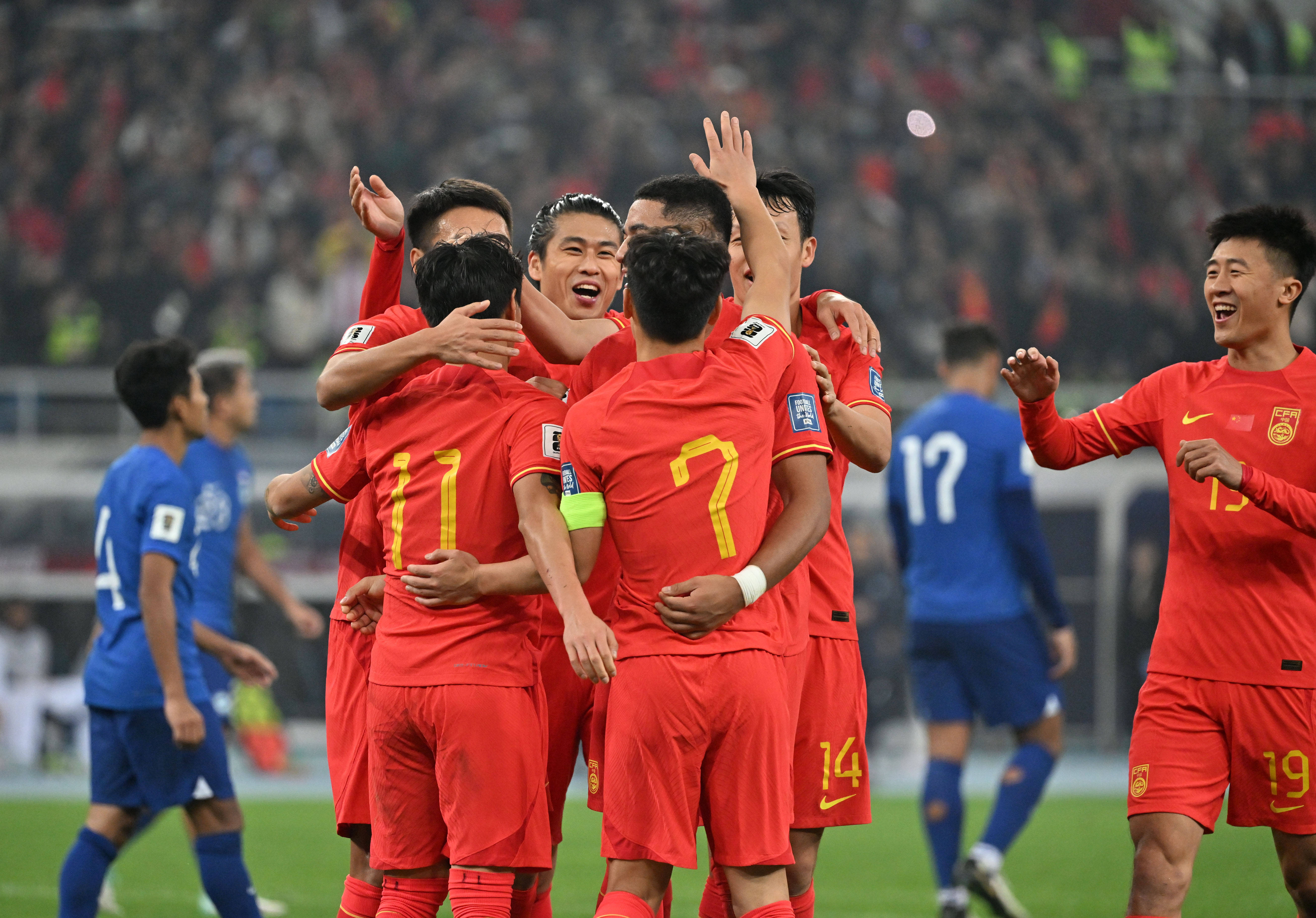 包含国足vs印尼直播在哪个平台免费看？2025世预赛国足在线入口的词条